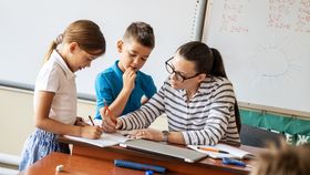 Ce salariu are un profesor în 2024? Guvernul a aprobat noi creșteri salariale